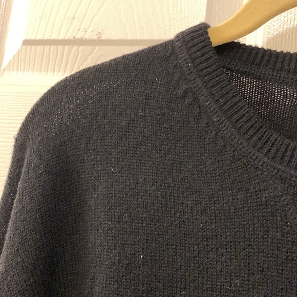 GEOFFREY BEENE BLACK SWEATER:CREW NECK SZ L : 65% CASHMERE 35% WOOL - Picture 2 of 4